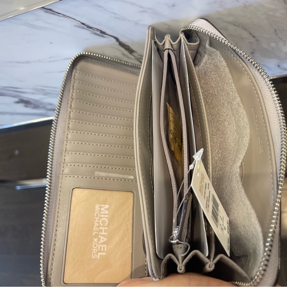 MICHAEL KORS Jet Set Larg Patent Logo Debossed Continental Wallet Wristlet Phone - Picture 9 of 16